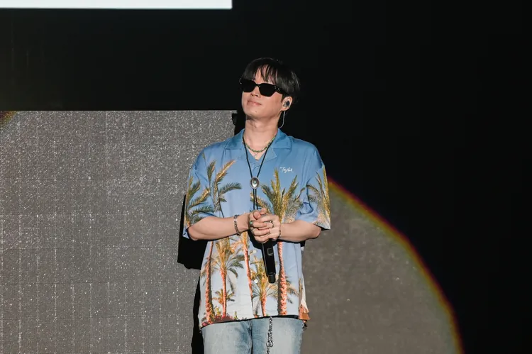 Tablo大秀中文，表演到一半自爆「屁股痛」。讀者提供