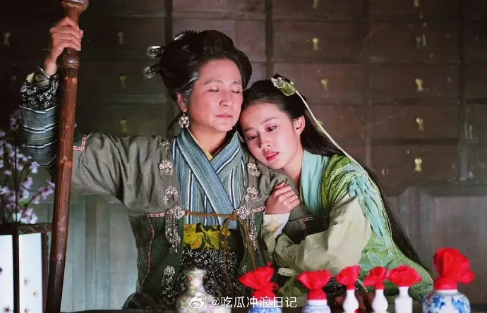 劉亦菲曾與鄭佩佩合演《仙劍奇俠傳》。翻攝吃瓜衝浪日記微博