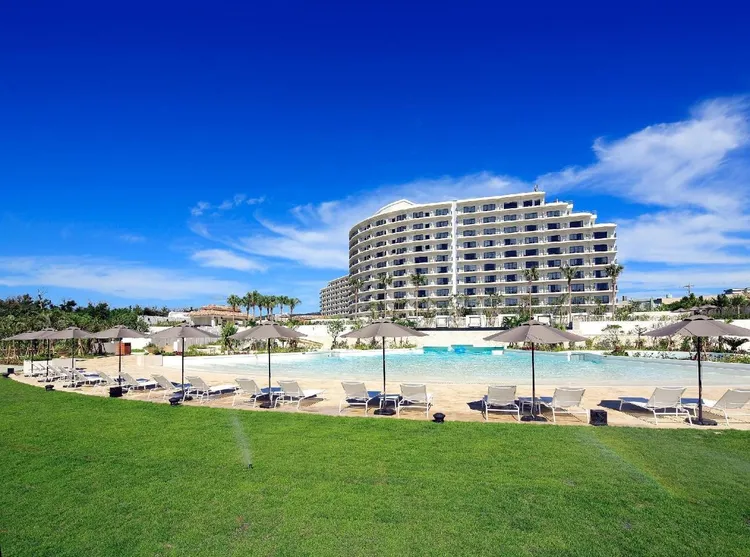 周渝民一家人入住沖繩蒙特利Spa度假酒店。翻攝agoda