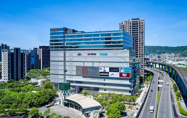 宏匯廣場不僅持續加強與在地連結，如認養願景公園、積極參與市政活動及聘用新北市在地勞工。經發局提供