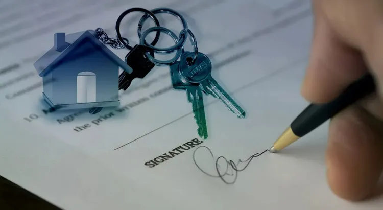 網友說比起女鬼「房價比較可怕」。翻攝Pixabay