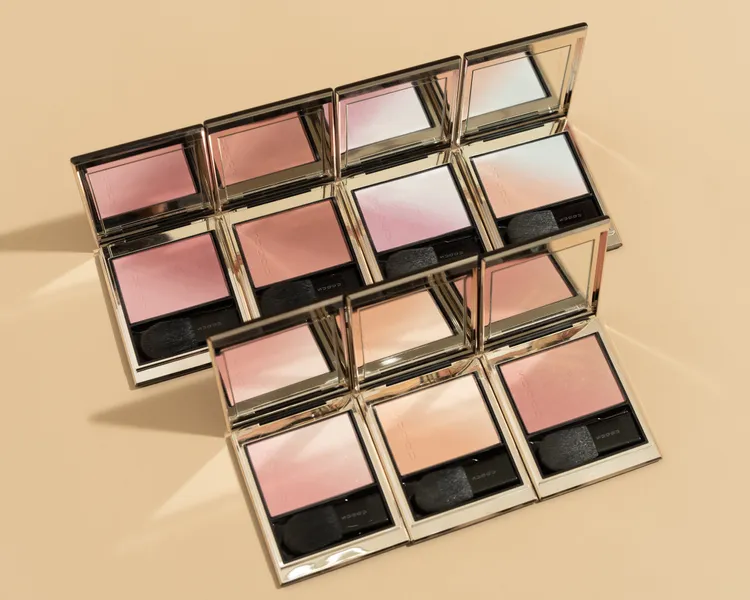 SUQQU晶采柔艷頰彩共有7色選，各2200元。品牌提供