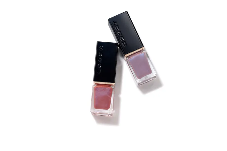 SUQQU晶采柔艷唇釉（霧光），各1850元。品牌提供