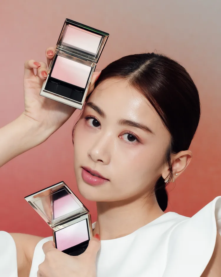 Model示範SUQQU晶采柔艷頰彩#01、#06。品牌提供