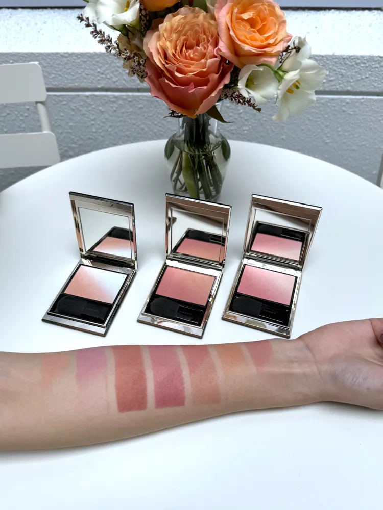 SUQQU晶采柔艷頰彩（右至左）#01、#02、#03、#04、#05、#06、#101。張家玲攝