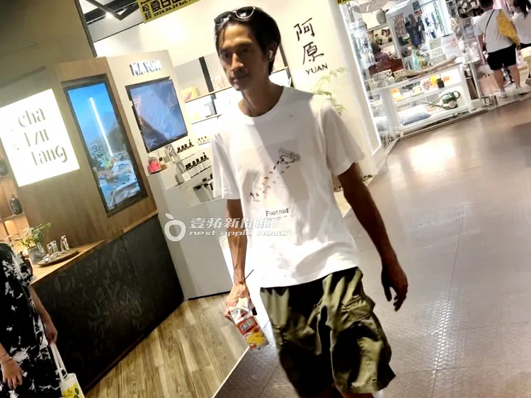 唐治平在松菸文創園區閒晃。特勤中心攝