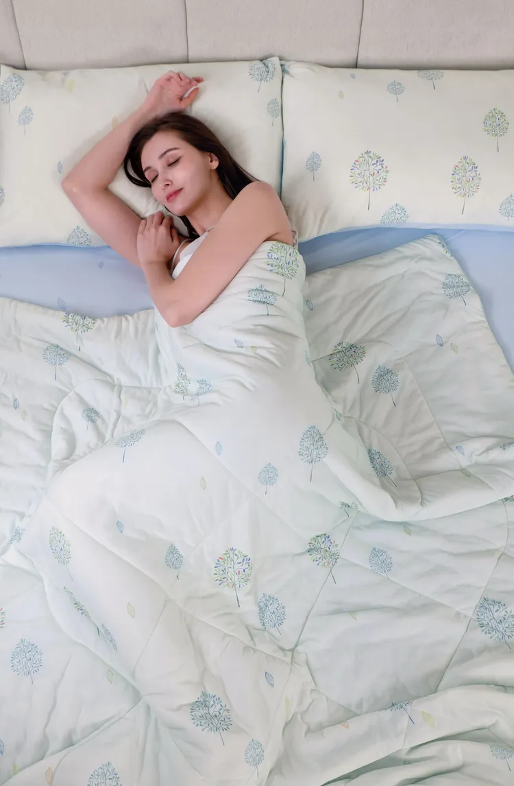 東妮寢飾TopCool瞬涼呼吸系列-夏綠蒂森林印花款。業者提供