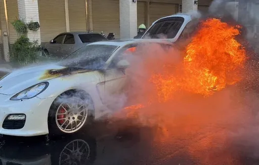 保時捷Panamera送修遇衰事 技師才出廠試車即陷火海!白車燒成黑車