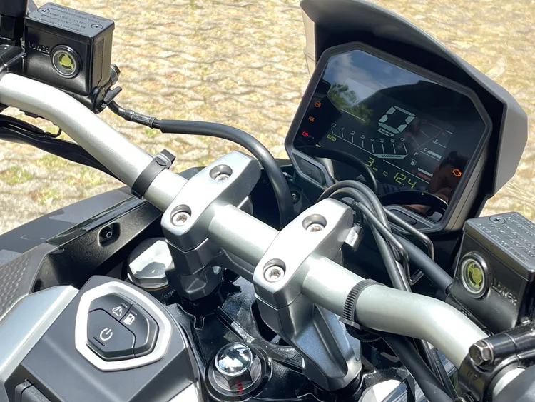 搭載的全新ONETOUCH免鑰匙啟動系統可一鍵啟閉車輛及上解鎖龍頭。林浩昇攝