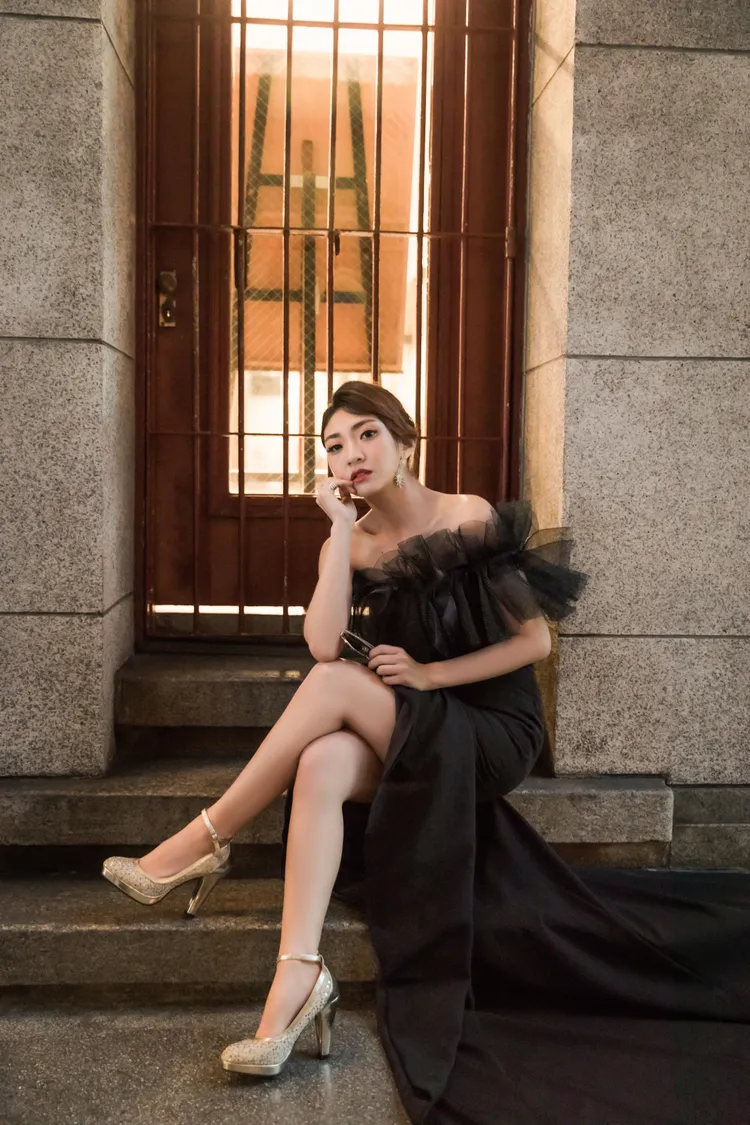 艾咪喵還擅長塔羅牌占卜與八字命理，歡迎寶寶們迷惘時到她的直播間看命盤、占卜找方向。