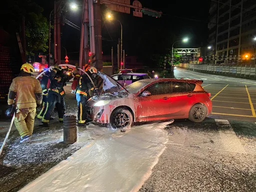 「丧尸烟弹」再肇祸?基隆男毒驾撞车 竟死踩油门连轮胎都起火