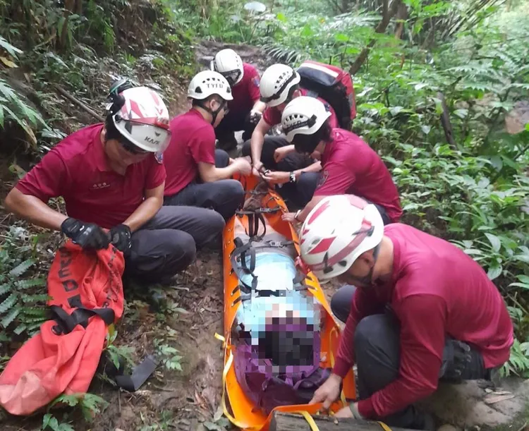 警消到場救護。桃園市消防局提供
