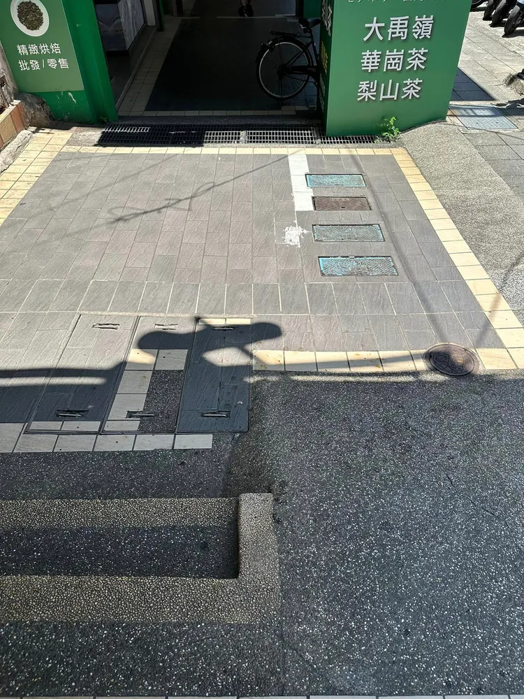 楊小黎被淋液體現場。翻攝楊小黎臉書