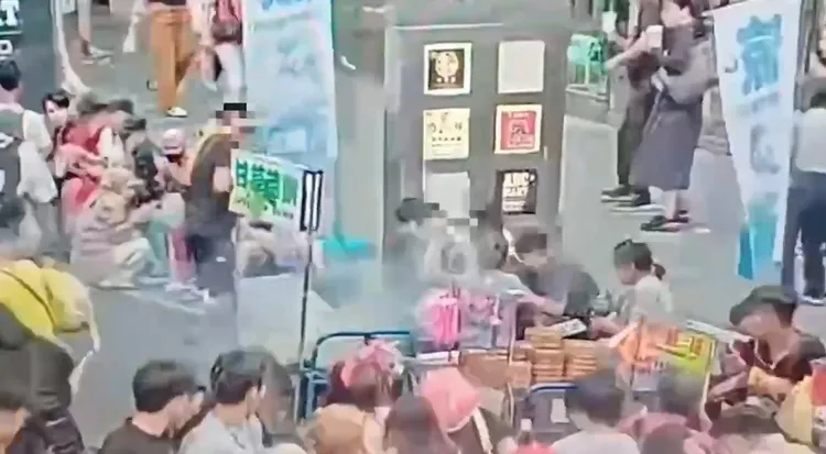 鞭炮爆炸後讓現場瀰漫煙霧。警方提供