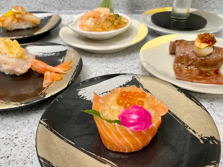 結合澎湖在地特色的「仙人掌鮭之戀」等壽司。莊偉祺攝