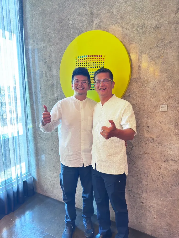 三發地產董事長鍾鼎晟(左)指出，公司推案不會以創價為目標，而是如何透過新工法，努力降低營建成本，讓房價回到相對合理階段。葉家銘攝