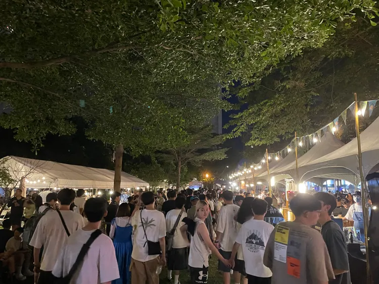 「三發首席大院」舉辦嘉年華，13與14日以「2024 Renwu Wonderland夏日派對」，聘請溫蒂漫步、芒果醬、南西肯恩、淺堤樂團、靈魂沙發、忒修斯、工口紳士、鹿洐人與金革音樂無聲樂團演出。葉家銘攝