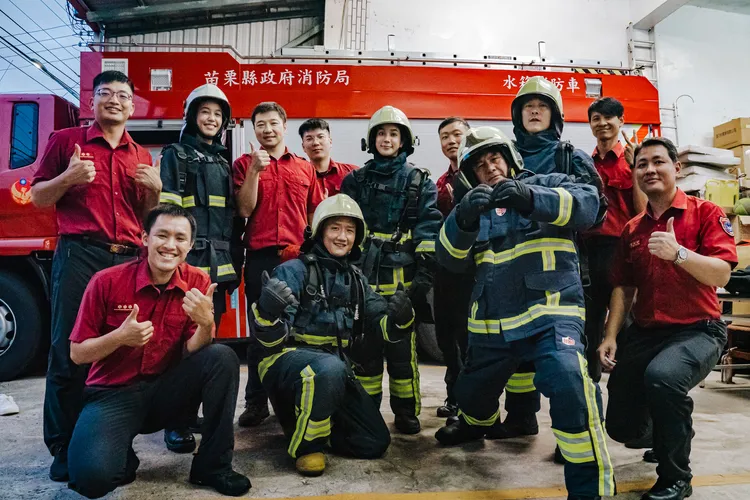 駐村小隊前往消防隊。客台提供