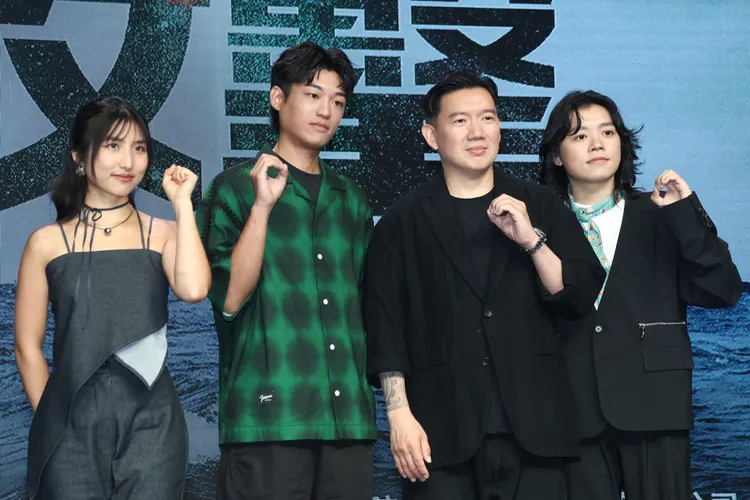 洪群均（右起）、杜汶澤、謝章穎、任敏嫻。彭欣偉攝