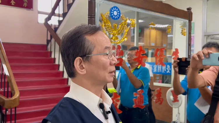 台南市刑大大隊長張文源表示，早上有進行強制作為進行搜索。翻攝畫面