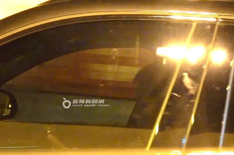 由於陳世念開車相當搖晃，查看發現竟在滑手機。特勤中心攝