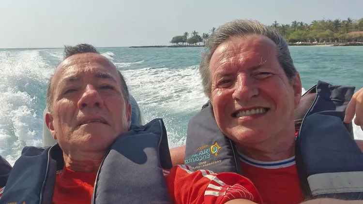 受害者現已被證實是62歲的法籍男子愛馮所（左）和71歲的英籍男子朗沃斯（右）情侶。翻攝自天空新聞網