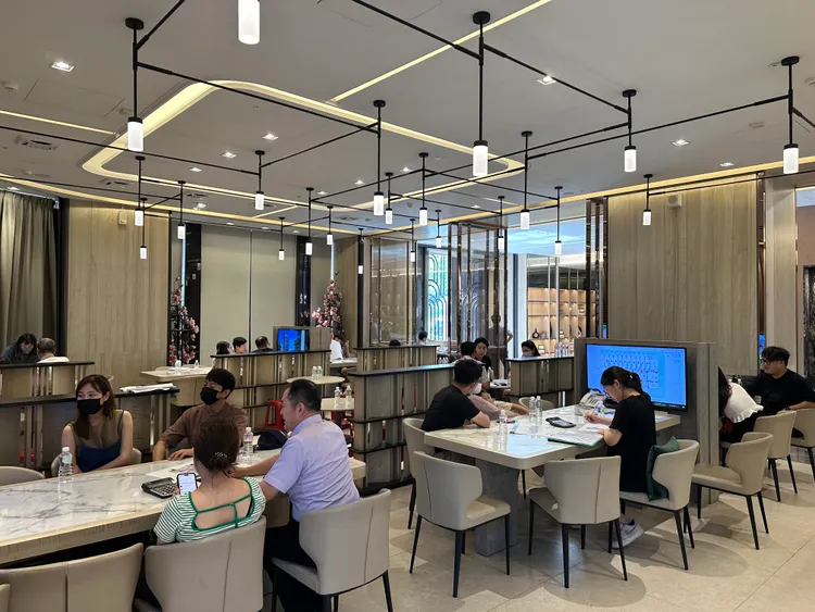 「森悦」坪數落在70餘坪，每坪房價落在5字頭中段，相對其他沒景觀宅也賣5字頭，價格具備競爭優勢。興富發提供