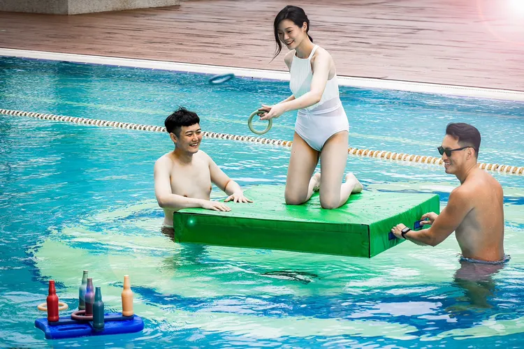 長榮鳳凰酒店(礁溪)果然夏日瘋住房專案，安排一系列沁涼消暑的水上趣味遊戲，大人小孩可以同樂競賽。業者提供