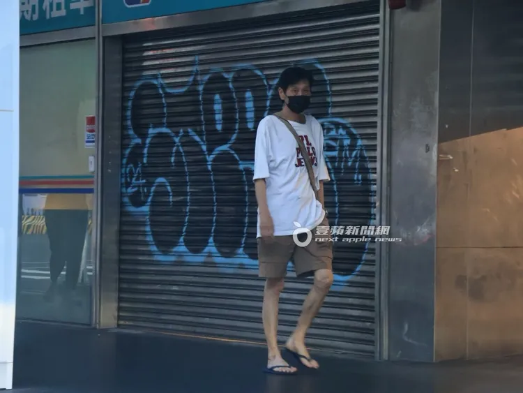 喜翔現身東區街頭閒逛。特勤中心攝
