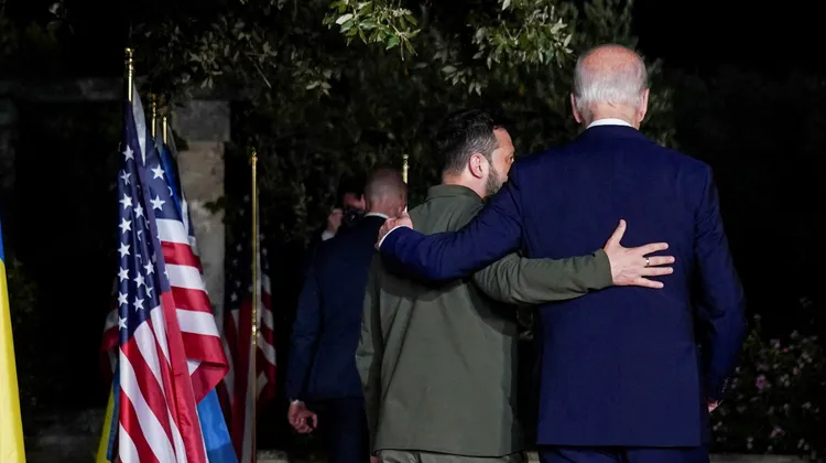 美國總統拜登（右）退出總統大選，烏克蘭總統澤倫斯基表示感謝與尊重。路透社