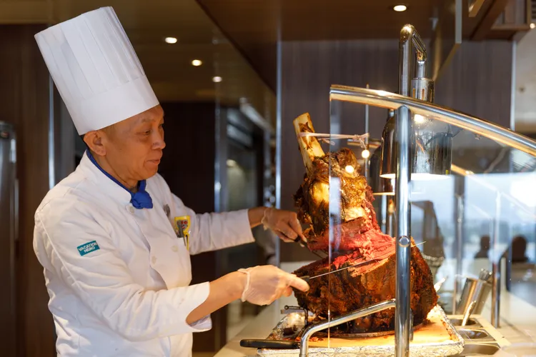 「Garden Café 花園咖啡餐廳」也是很受歡迎的免付費Buffet，誰能抗拒現切牛排的魅力呢！