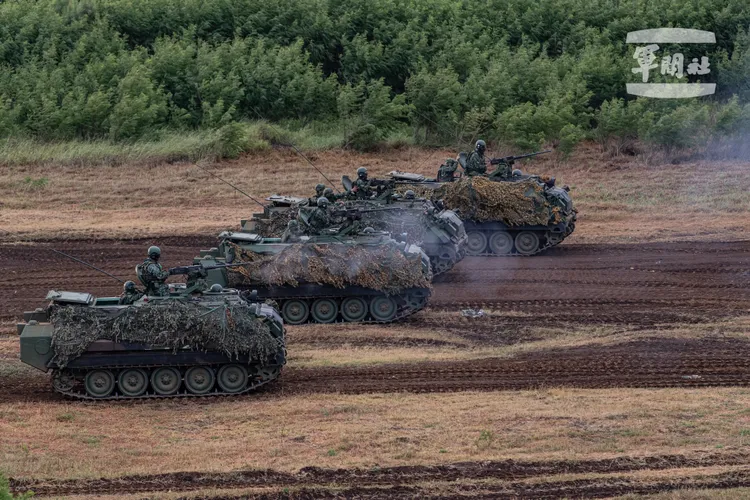 2024漢光演習-  機步營CM21甲車以50機槍殲滅登陸之敵。國防部提供