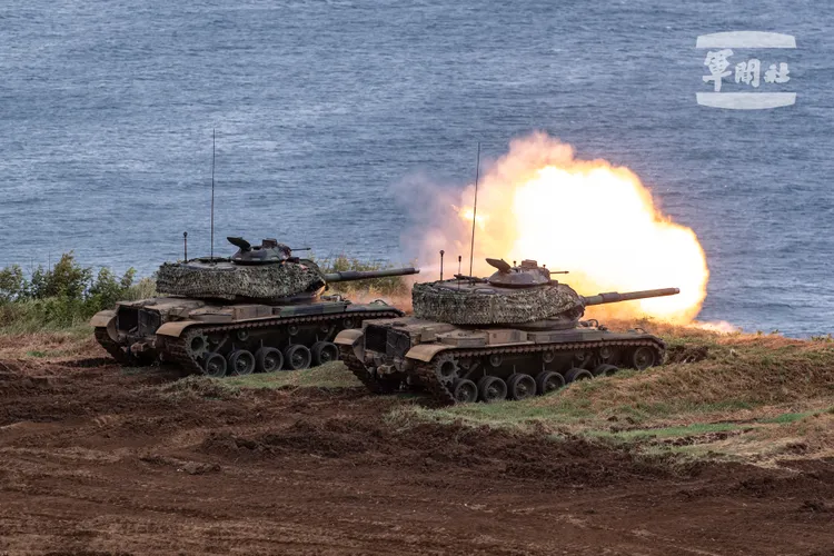 2024漢光演習-戰車營M60A3戰車射擊破甲榴彈。國防部提供