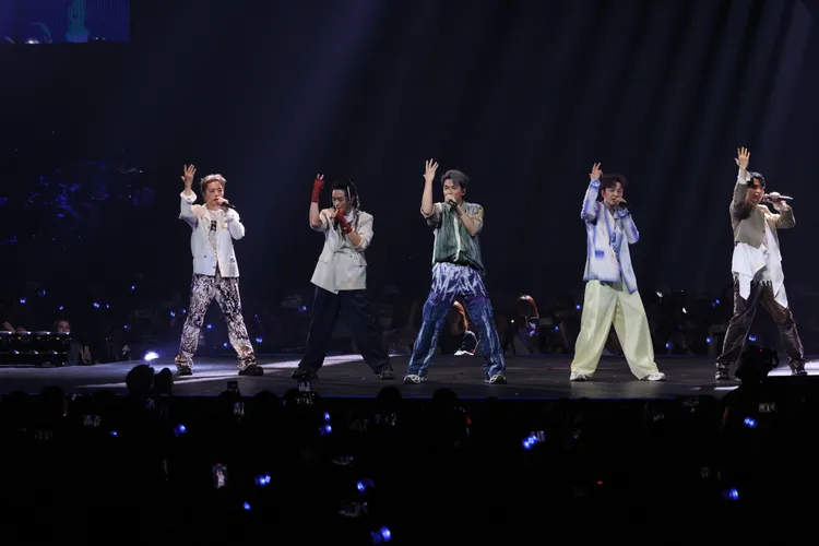 Energy唱跳整場，不說根本不知道他們是超過40歲的大叔。彭欣偉攝