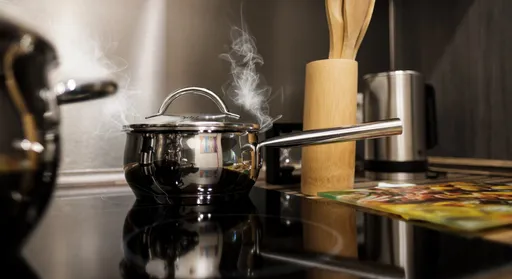 併桌見陌生小孩燙傷冷眼旁觀 她遭嗆自私傻眼!2派網友吵翻