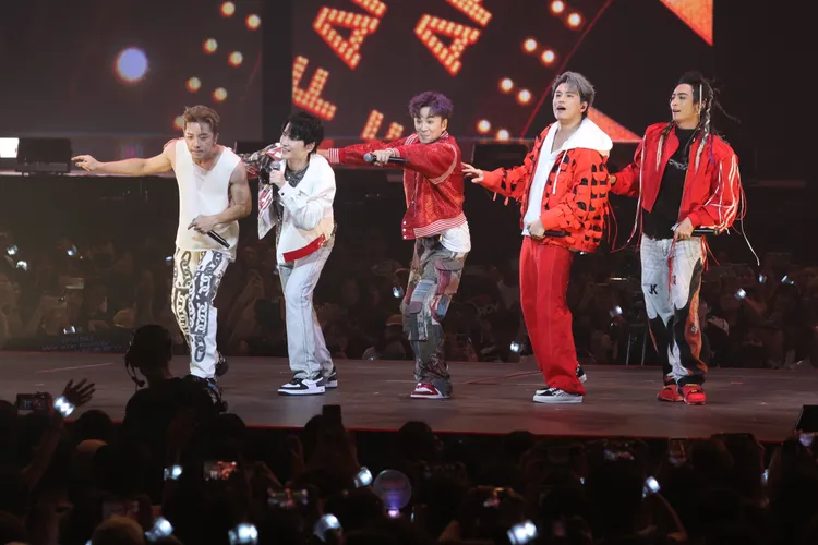 Energy全場又唱又跳。彭欣偉攝