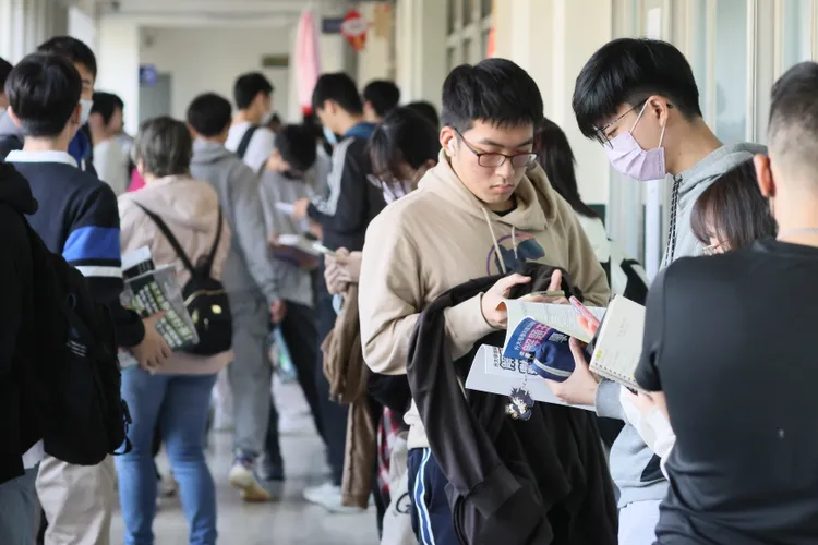 國發會預計5年可引進5萬名僑外生。示意圖，非當事人，彭欣偉攝