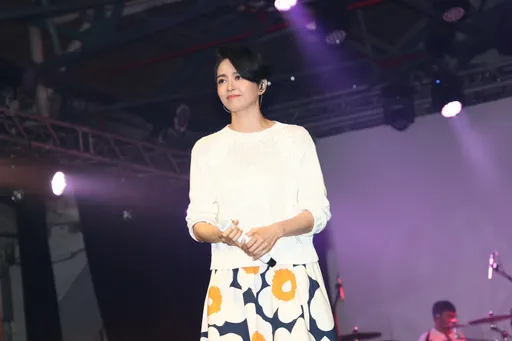 梁詠琪婚後在家搞失蹤 手拎12件「無價之寶」抵台