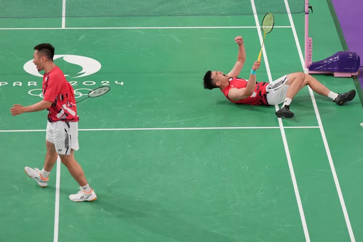 「麟洋配」興奮晉級。  美聯社