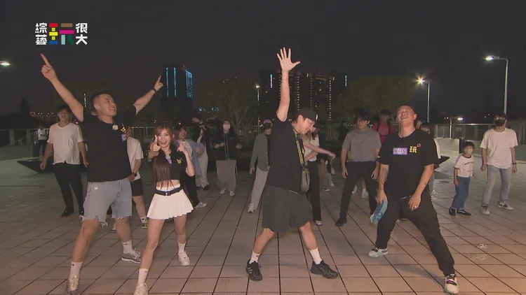 南下之路困難重重，坤達（中）帶領黑隊挑戰任務。好看娛樂提供