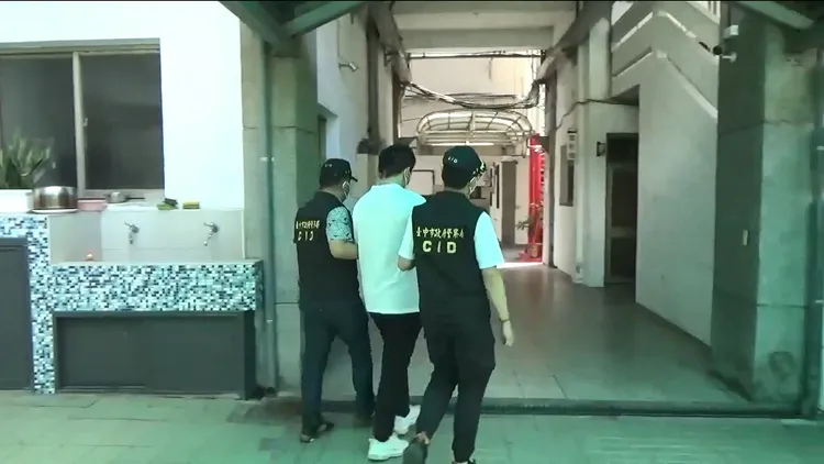 蔡姓男子被警方依槍砲等罪送辦。民眾提供