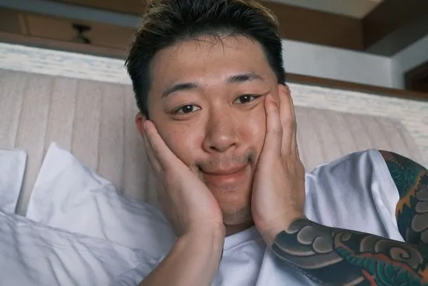 健志裝可愛。翻攝Mia的IG