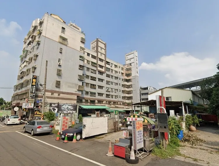 京城集團以4.98億元購入捷運都會公園站旁土地，單價每坪高達110萬元。翻攝google map