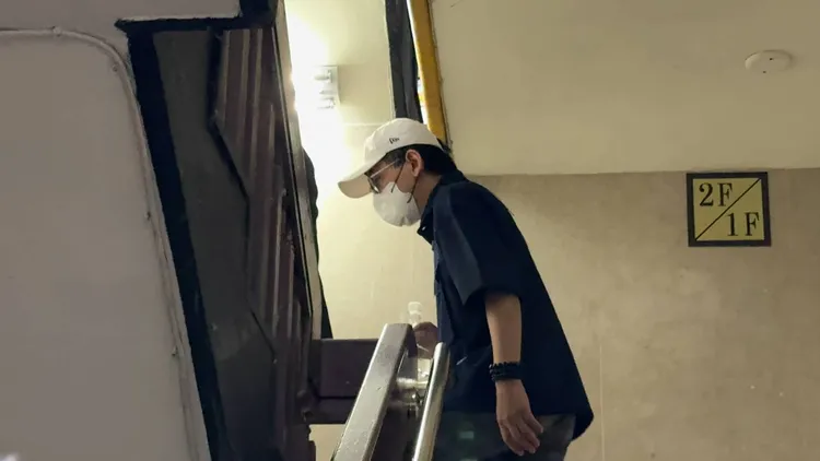 黃子佼大遲到22分鐘，抵達北院時快步走上樓梯前往開庭。特勤中心攝