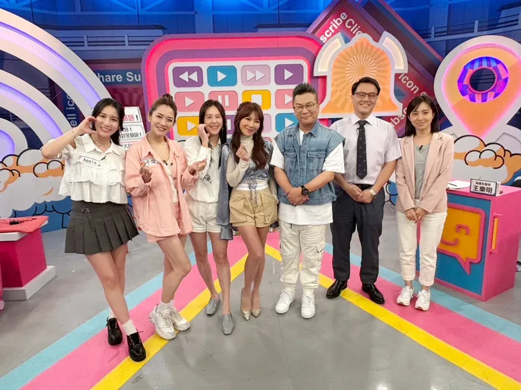 左起Apple、楊千霈、黃小柔上節目暢談女生專屬私密話題。緯來提供