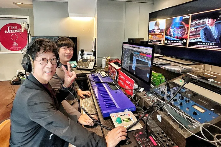 蔣榮宗與父親蔣三省攜手創作新專輯。ZONG MUSIC 榮宗蔣音樂國際公司提供