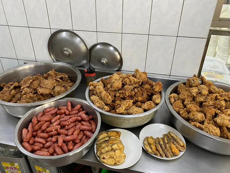 市府警局的員工餐廳菜色相當豐富。翻攝自臉書桃園市政府警察局