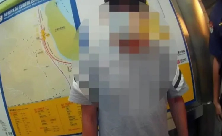 老翁搭乘捷運時遭認出。警方提供