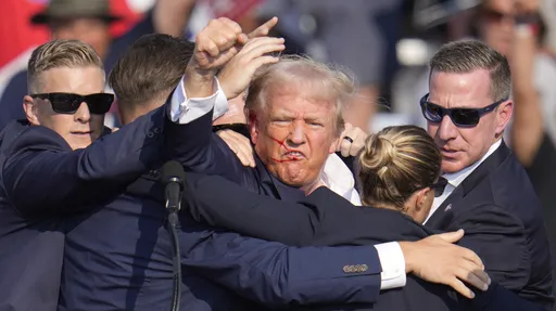 重建暗殺現場!多起槍聲第一槍就打中川普 中彈後浴血高喊3次這個字