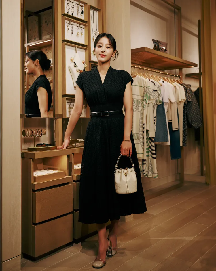 薛仁雅以優雅造型替TORY BURCH新店站台。品牌提供